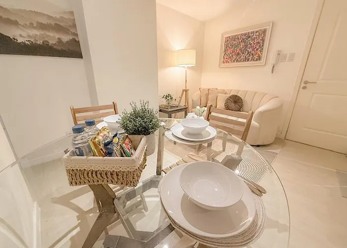 2br In Paranaque With Balcony Near Naia Apartamento Manila